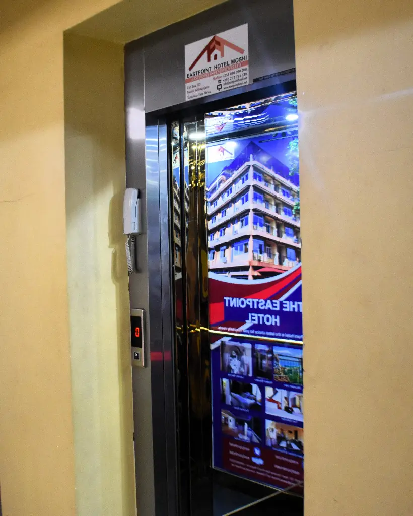 About 19 Glass Elevetor